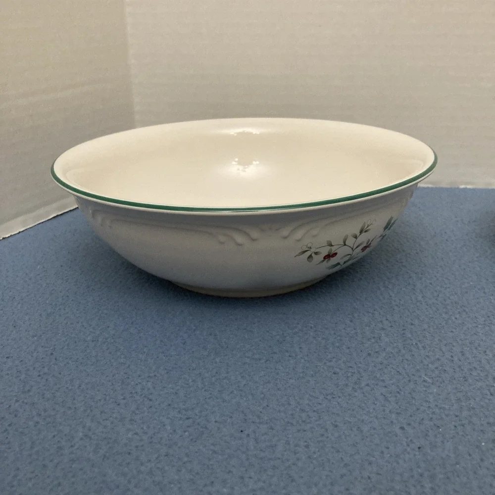Pfaltzgraff Winterberry Set of 2 Bowls:‎ 8.5